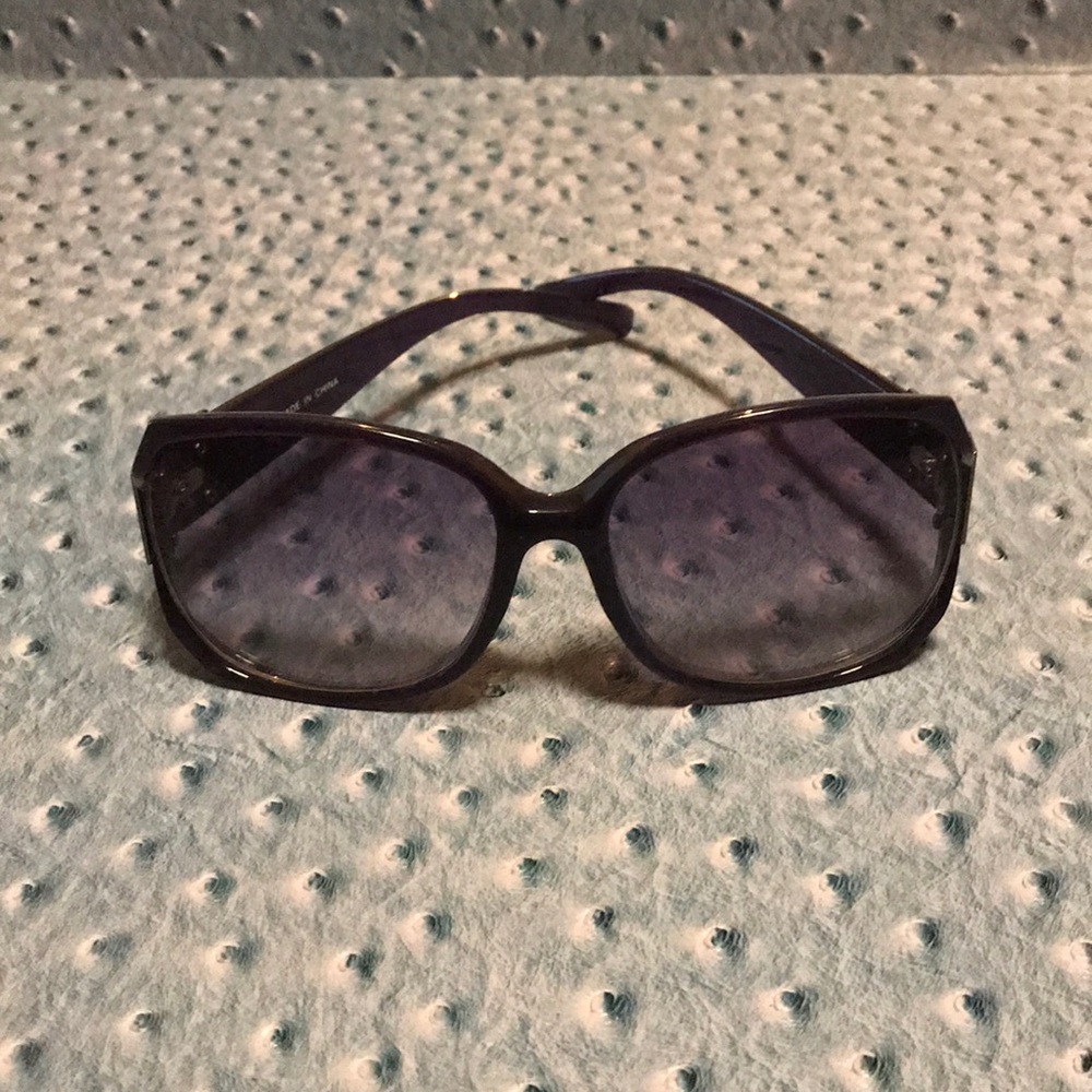 Purple Round Frame Sunglasses with Silver Accents